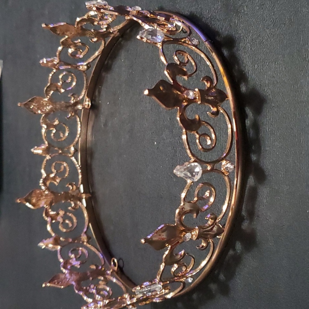 Fleur-de-lis rose gold crown
